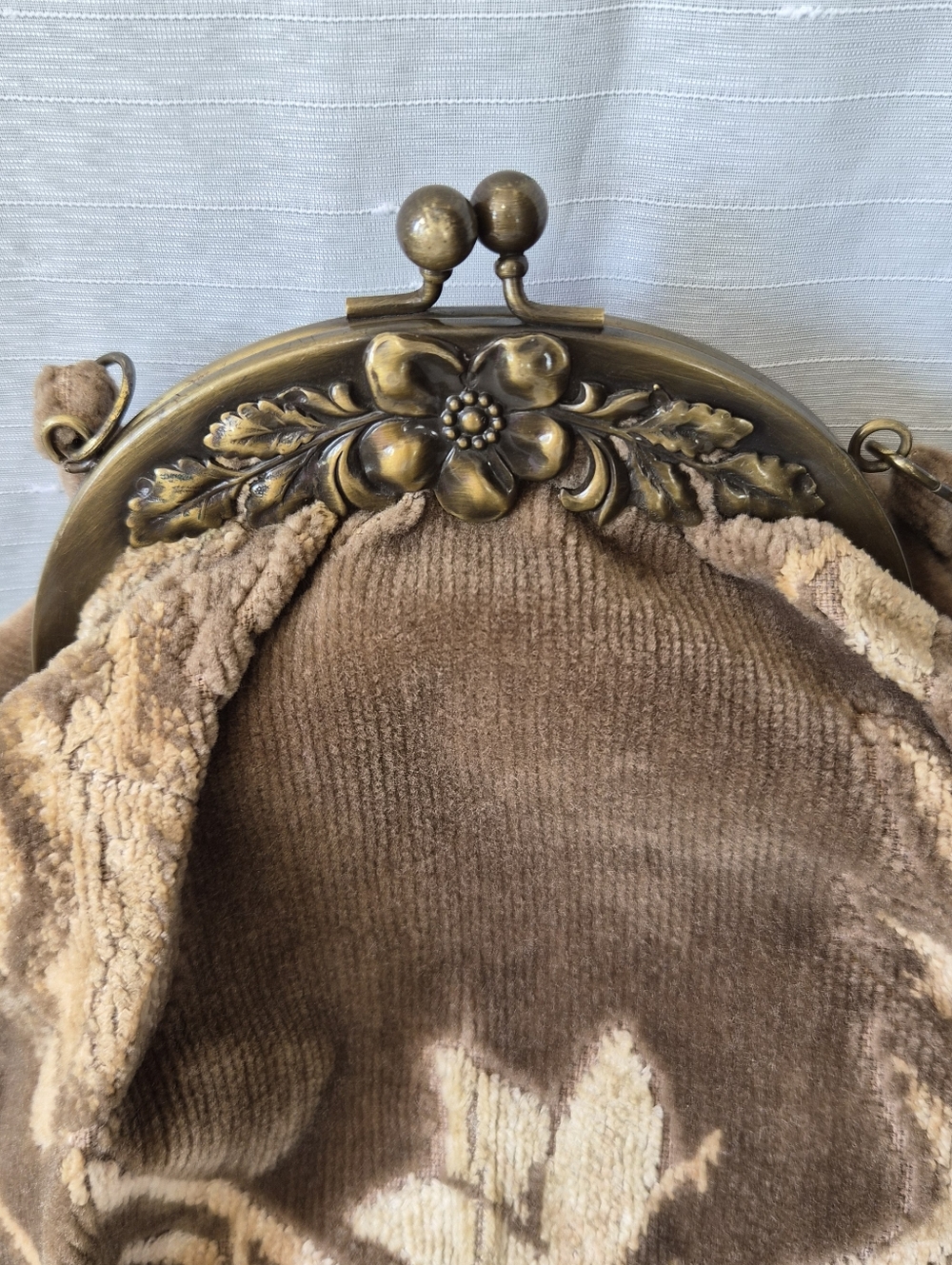 Vintage Carpetbag Brown Velvet Floral Crossbody Bag - Picture 6 of 14